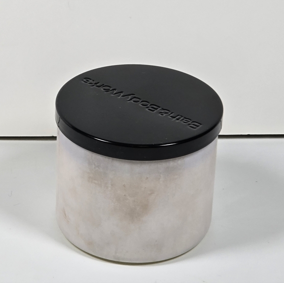 Bath & Body Works Welcome Home 3 Wick Candle New - Picture 3 of 4